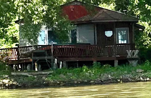 Richfield Springs Cabin | The Eagles Nest A Charming 3-bedroom cabin on Lake Canadarago with WiFi and AC