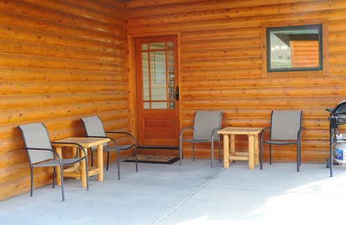 Gardiner Cabin | THE EAGLES NEST with SPECTACULAR MOUNTAIN & YELLOWSTONE RIVER VIEWS