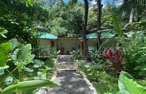 Nosara Cabin | The Earthbag House - 5 min walk to Pelada beach!