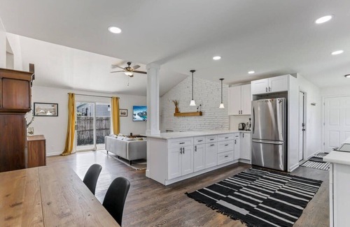Columbus House | The Eastlawn Ranch 3BD 2BA