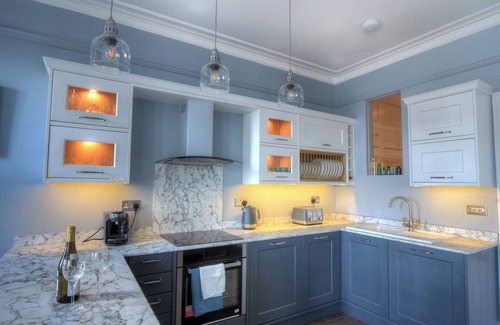 Seaton Cottage | THE EASTLEIGH, family friendly, with a garden in Seaton, Devon