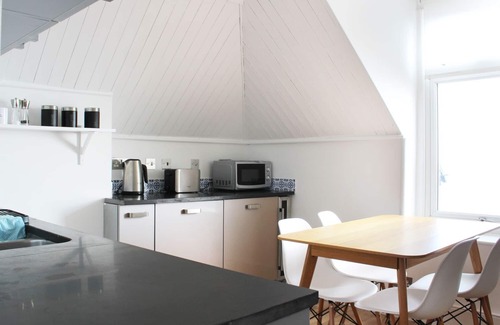 Sandgate Cottage | THE EAVES, family friendly, character holiday cottage in Sandgate