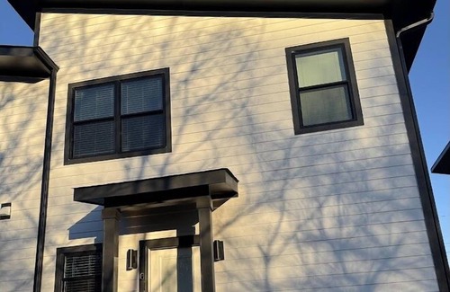 Concord House | The Eclectic Escape! Stylish 3BR, 2.5BA townhome in concord