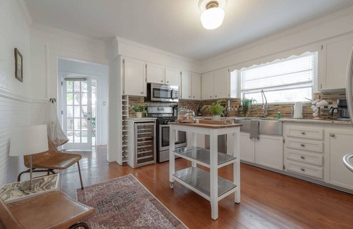 Ybor City House | "The Eclectic"- Fenced In|Fire Pit|Grill