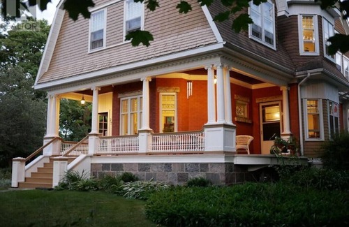 Meaford House | The `Eddie Manor` - Downtown Meaford