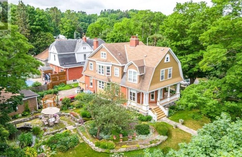 Meaford House | The `Eddie Manor` - Downtown Meaford