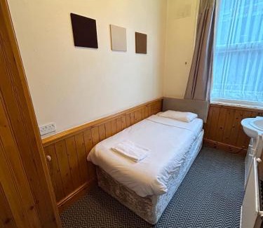 Salford Hotel | The Egerton Arms Hotel Salford