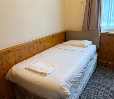 Salford Hotel | The Egerton Arms Hotel Salford
