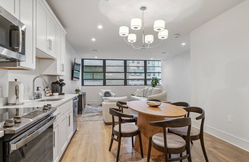 Central Business District Hotel | The Eleanor: Units 603/604/605