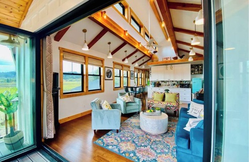 Healdsburg House | ❤The Elegant: A Chic Healdsburg Winery Cottage! Hot Tub, Views! !❤