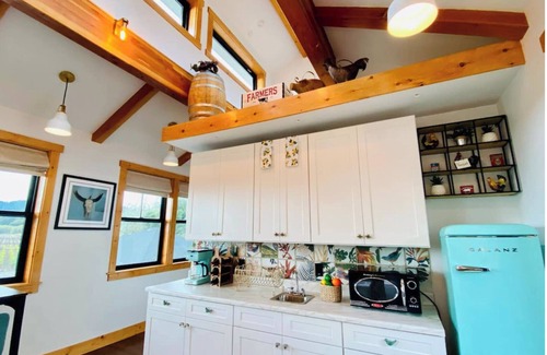 Healdsburg House | ❤The Elegant: A Chic Healdsburg Winery Cottage! Hot Tub, Views! !❤