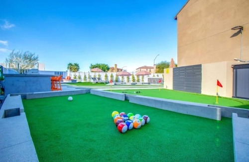 Coachella House | The Element - Foot Pool, Pickle Ball, Mini Golf, Game Room