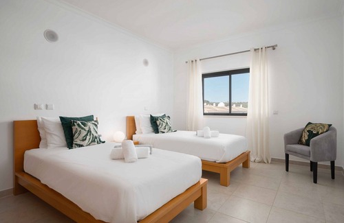 Porto de Mos Apartment | The Emerald - Lagos Apartment by Ideal Homes