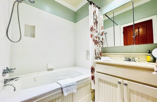 Oxford House | The Empty Nest D.Decker 10 min drive to Sq & OM