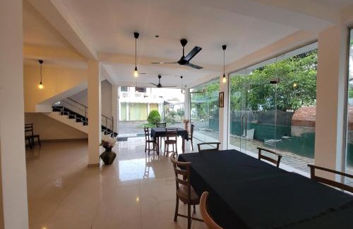 Andiambalama Hotel | The Empyrean Airport Transit Hotel