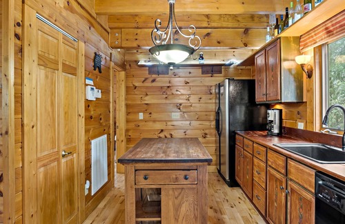 Lake Lure Cabin | The Enchanted -Fire Pit, Private, Lovely Log Home!