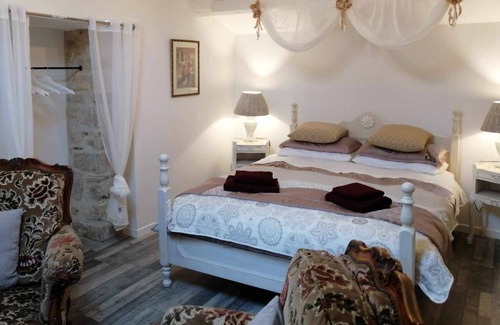 Taize-Maulais Bed & Breakfast | The Enchanted Bedroom, private bathroom with kitchen facilities available