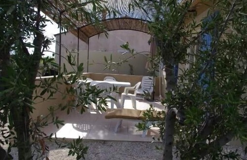 Pernes-les-Fontaines Cottage | The enclosure of cicadas cottage located in the Pearl of Comtat in Pernes Les Fontaines