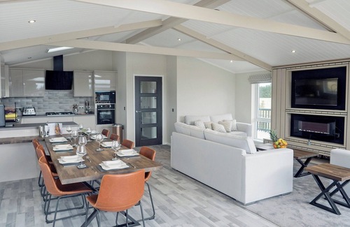 Carlton-in-Cleveland Cottage | The Endeavour Lodge - UKC4061
