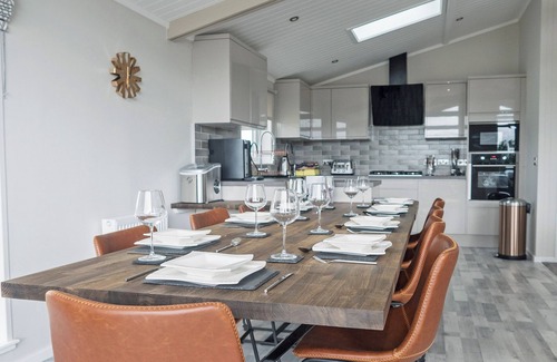 Carlton-in-Cleveland Cottage | The Endeavour Lodge - UKC4061