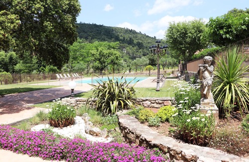 La Celle House | The Engardin villa, with generous volumes : a natural refinement in Provence!