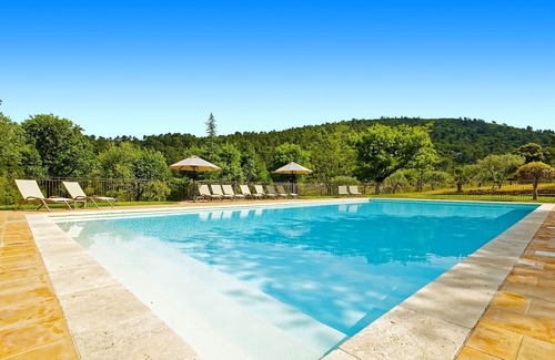 La Celle House | The Engardin villa, with generous volumes : a natural refinement in Provence!