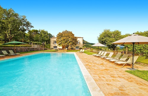 La Celle House | The Engardin villa, with generous volumes : a natural refinement in Provence!