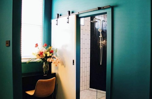 Leeton Apartment | The Enterprise Suite