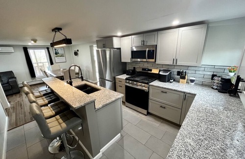 Stephentown House | The entire Stephentown Hotel! 28 person occupancy