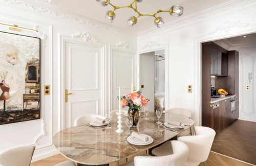 Quartier du Faubourg-Montmartre Apartment | THE EPITOME OF PARISIAN ELEGANCE CRAFTED BY A RENOWNED FRENCH ARCHITECT - LOUVRE
