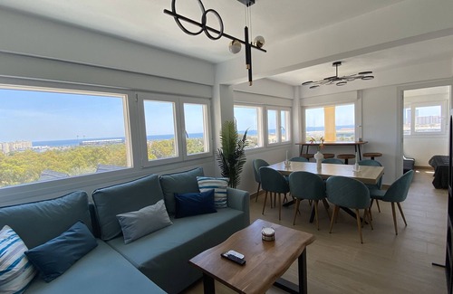La Linea de la Concepcion Apartment | THE ROCK VIEWS APARTMENTS 2 one minute walk from the border with Gibraltar.