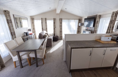 Mudeford Cottage | 'The Escape', Sandhills Holiday Park by the beach in Mudeford