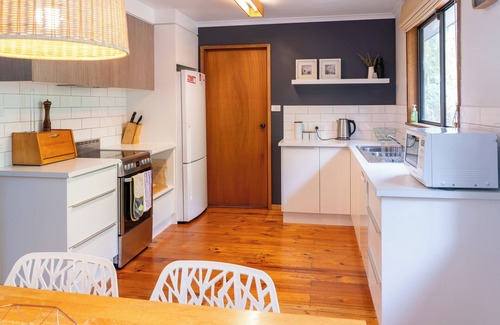 Halls Gap House | The Escarpment Halls Gap - Sleeps 6 - 1.5 Bathrooms