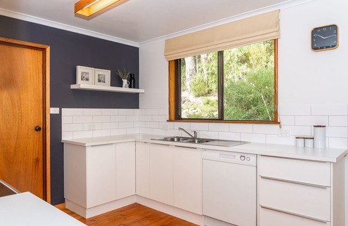 Halls Gap House | The Escarpment Halls Gap - Sleeps 6 - 1.5 Bathrooms