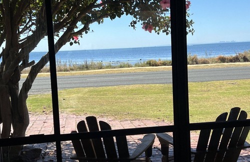 Portarlington House | The Esplanade Beach House