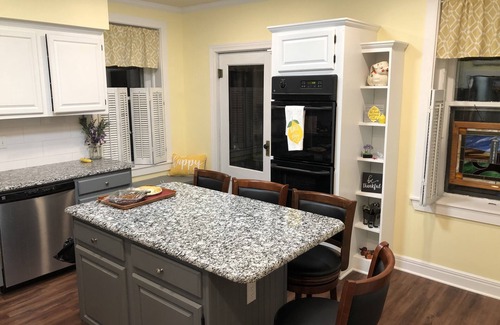 Hamilton Bed & Breakfast | The Estate Room at Shoal Creek B&B