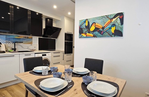 Stuttgart Apartment | The Exotic Tropical Palace - ComfyHome Apartments Stuttgart