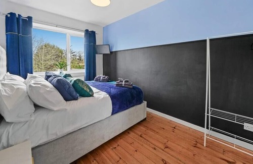 Warwick House | The Exquisite Warwick Abode - Balcony - Garden