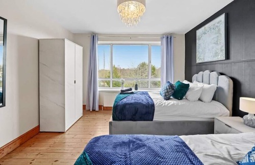 Warwick House | The Exquisite Warwick Abode - Balcony - Garden