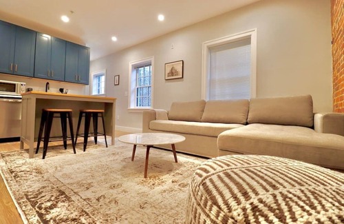 Old Town Alexandria Apartment | The Fairfax Suite at Prince Street Inn