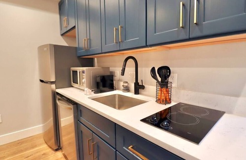 Old Town Alexandria Apartment | The Fairfax Suite at Prince Street Inn