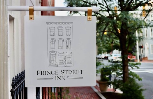 Old Town Alexandria Apartment | The Fairfax Suite at Prince Street Inn