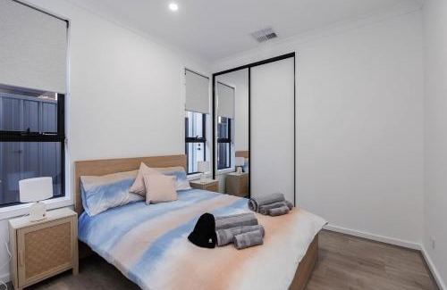 Netley House | The Family Escape- 10 min to Airport and Beach