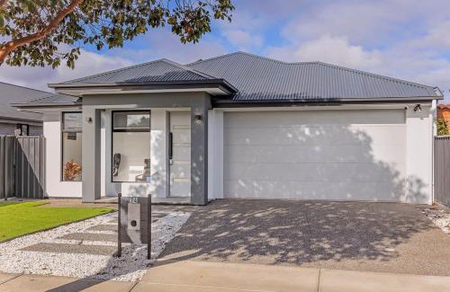 Netley House | The Family Escape- 10 min to Airport and Beach