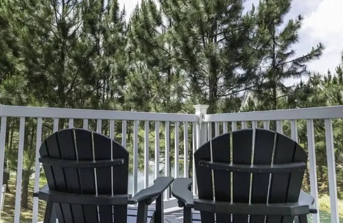 Lackey Cottage | The family -friendly resort life is waiting for you! n