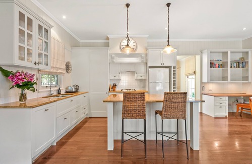 Wooloowin House | The Family Getaway ~ 3 Bed/2 Bath/1Car ~ Wooloowin