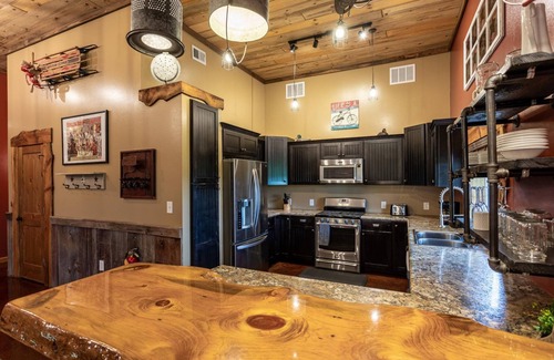Wisconsin Dells House | *The Famous Dells Rustic Shed-Brand NEW Game Room!