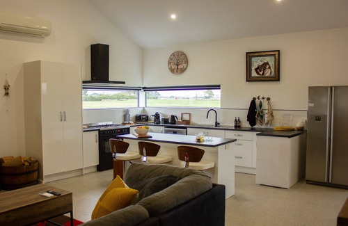 Pakenham South Bed & Breakfast | The Farm - Warm and cosy, quiet and peaceful
