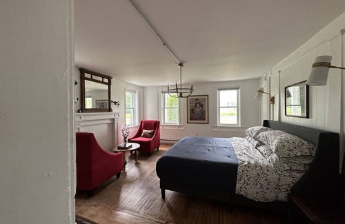 Schuylerville Other | The Farmhouse at Saratoga - H1 Vintage - King Bed