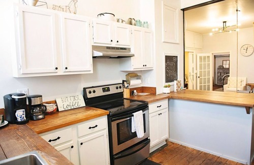 Carrollton Apartment | The Farmhouse Loft "Greene County's Guesthouse"
